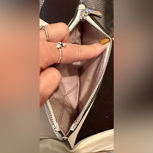 Michael Kors white leather wallet - Picture 15 of 16